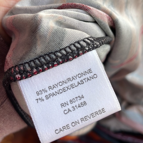 BCBG MAX AZRIA SzM stretch rayon skirt for work or travel - Picture 6 of 6